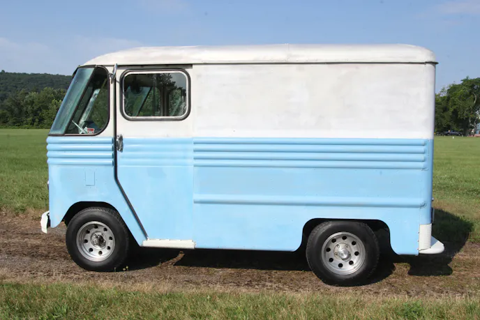 The Junkyard Airvan Rebuilt Around a Mercedes OM617