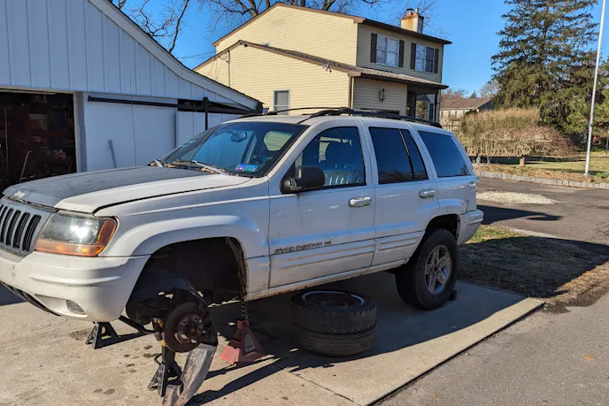 The Junkyard Airvan Rebuilt Around a Mercedes OM617