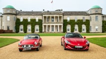 The MG Cyberster in front of the Goodwood House