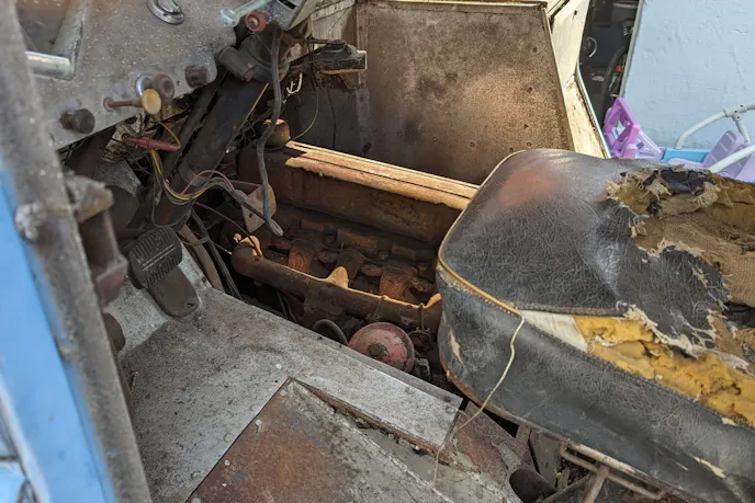 The Junkyard Airvan Rebuilt Around a Mercedes OM617