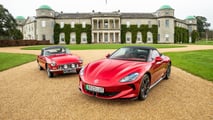 The MG Cyberster in front of the Goodwood House